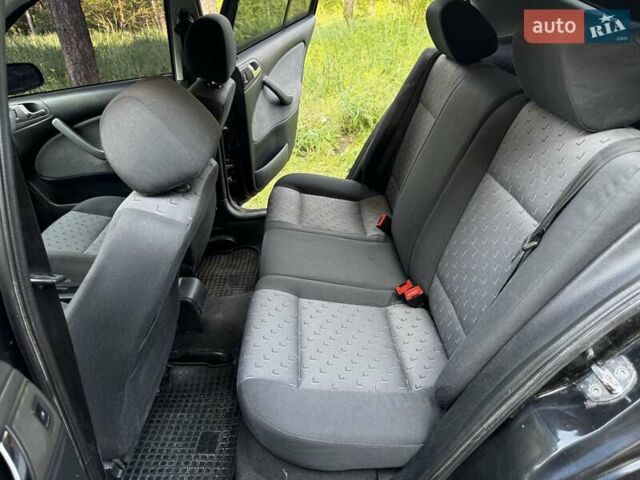 Черный Шкода Октавия, объемом двигателя 2 л и пробегом 288 тыс. км за 4100 $, фото 4 на Automoto.ua