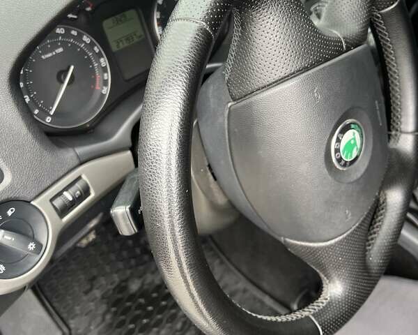 Чорний Шкода Октавія, об'ємом двигуна 1.6 л та пробігом 273 тис. км за 5100 $, фото 13 на Automoto.ua