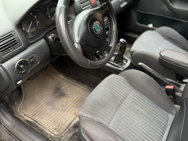 Черный Шкода Октавия, объемом двигателя 1.8 л и пробегом 400 тыс. км за 2600 $, фото 2 на Automoto.ua