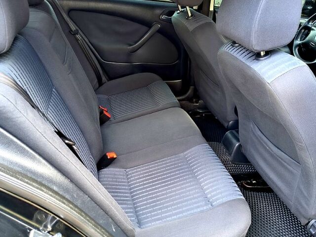 Черный Шкода Октавия, объемом двигателя 1.8 л и пробегом 399 тыс. км за 5200 $, фото 6 на Automoto.ua