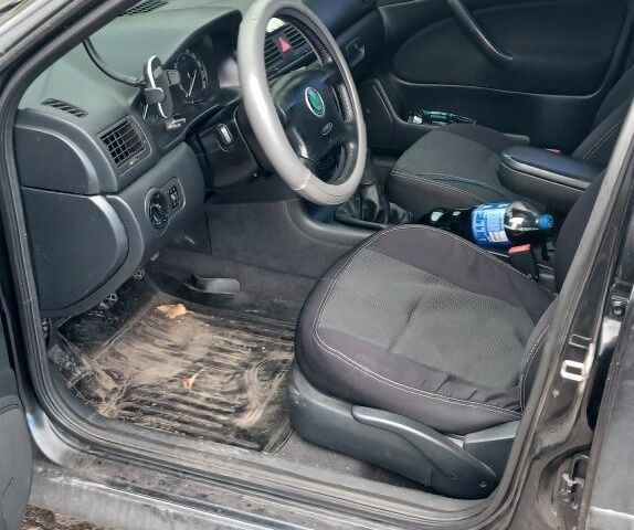 Чорний Шкода Октавія, об'ємом двигуна 1.8 л та пробігом 305 тис. км за 5512 $, фото 1 на Automoto.ua