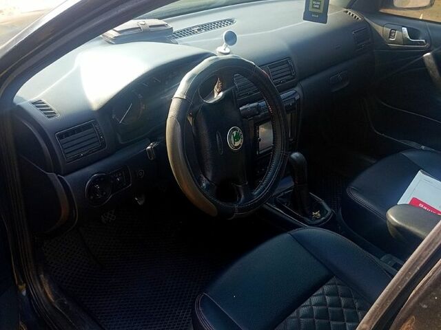 Черный Шкода Октавия, объемом двигателя 1.8 л и пробегом 200 тыс. км за 3800 $, фото 3 на Automoto.ua