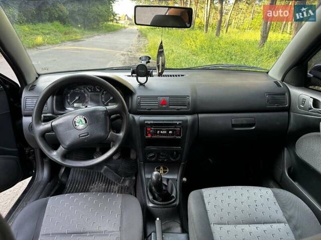 Черный Шкода Октавия, объемом двигателя 2 л и пробегом 288 тыс. км за 4100 $, фото 8 на Automoto.ua