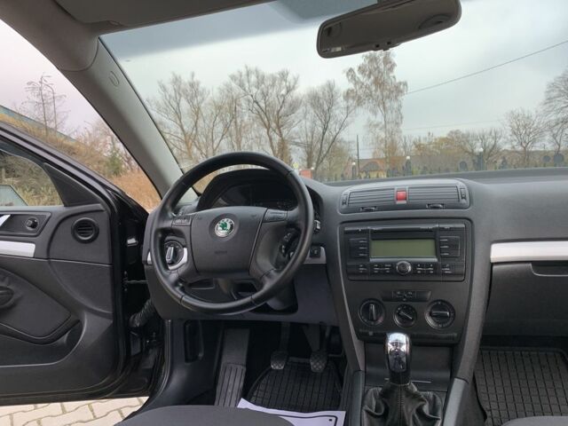 Черный Шкода Октавия, объемом двигателя 1.6 л и пробегом 180 тыс. км за 5750 $, фото 17 на Automoto.ua