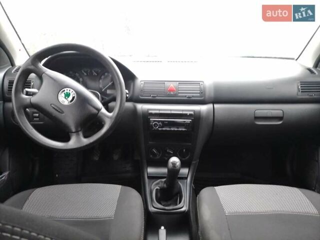 Черный Шкода Октавия, объемом двигателя 1.6 л и пробегом 180 тыс. км за 5250 $, фото 8 на Automoto.ua