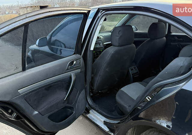 Черный Шкода Октавия, объемом двигателя 1.6 л и пробегом 287 тыс. км за 5600 $, фото 6 на Automoto.ua