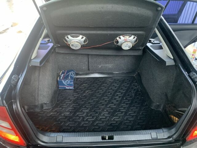 Черный Шкода Октавия, объемом двигателя 1.6 л и пробегом 358 тыс. км за 4300 $, фото 9 на Automoto.ua