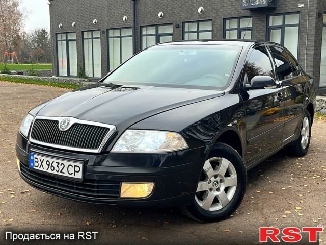 Черный Шкода Октавия, объемом двигателя 1.6 л и пробегом 256 тыс. км за 5800 $, фото 1 на Automoto.ua