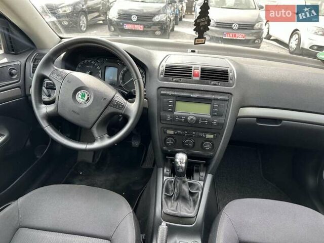 Черный Шкода Октавия, объемом двигателя 1.6 л и пробегом 190 тыс. км за 6300 $, фото 10 на Automoto.ua