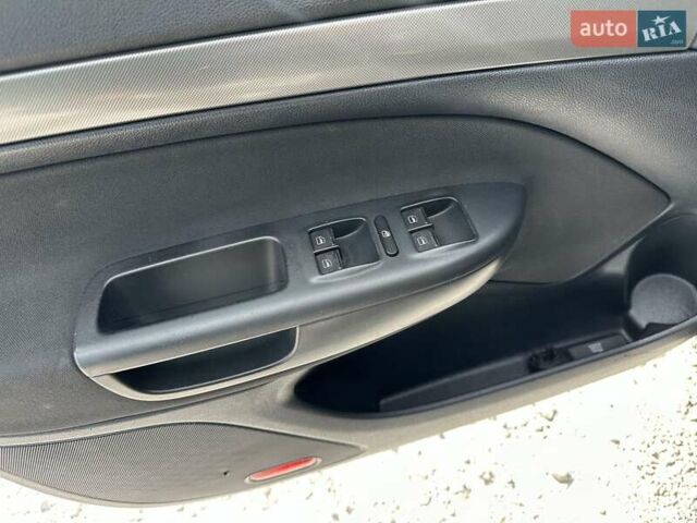 Черный Шкода Октавия, объемом двигателя 1.6 л и пробегом 190 тыс. км за 6300 $, фото 13 на Automoto.ua