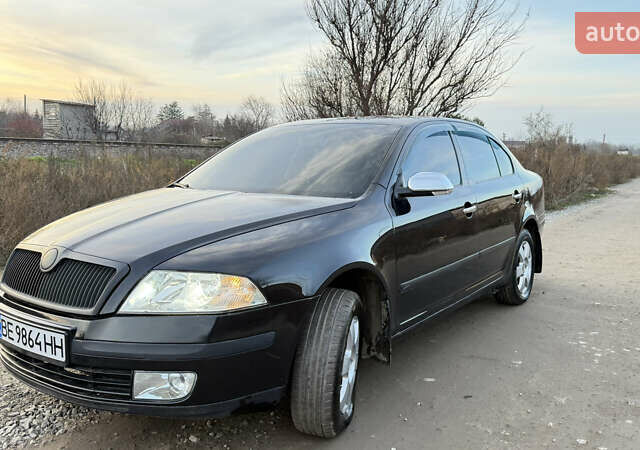 Черный Шкода Октавия, объемом двигателя 1.6 л и пробегом 287 тыс. км за 5600 $, фото 1 на Automoto.ua