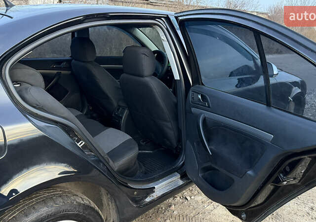 Черный Шкода Октавия, объемом двигателя 1.6 л и пробегом 287 тыс. км за 5600 $, фото 5 на Automoto.ua