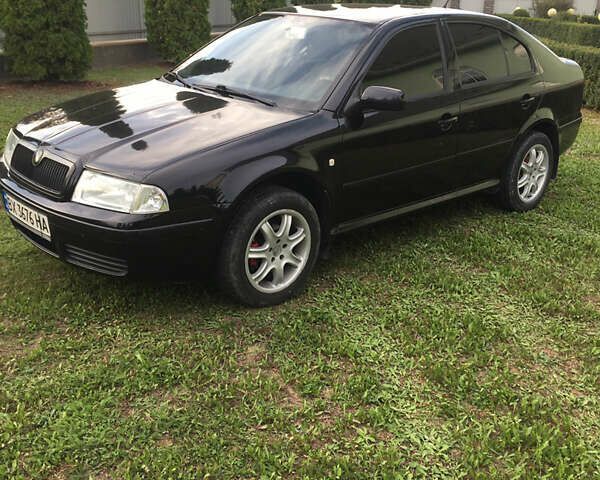 Черный Шкода Октавия, объемом двигателя 1.6 л и пробегом 165 тыс. км за 4700 $, фото 1 на Automoto.ua