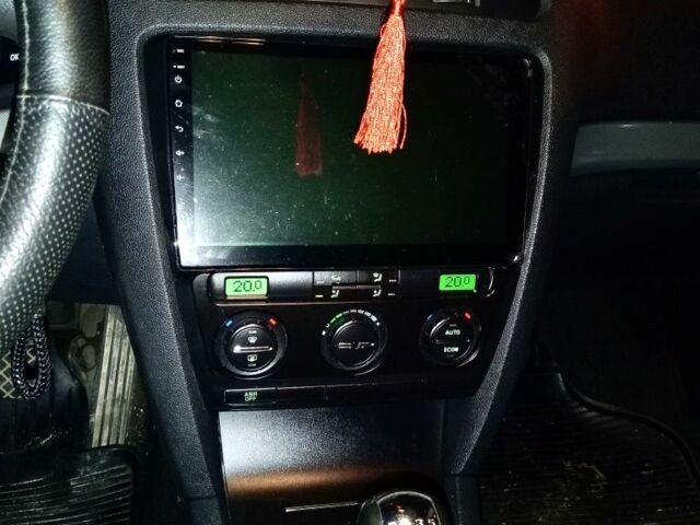 Черный Шкода Октавия, объемом двигателя 1.6 л и пробегом 215 тыс. км за 5500 $, фото 3 на Automoto.ua