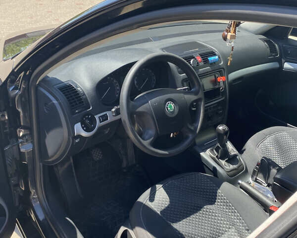 Чорний Шкода Октавія, об'ємом двигуна 1.6 л та пробігом 264 тис. км за 6500 $, фото 2 на Automoto.ua
