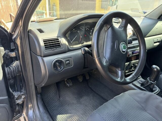 Черный Шкода Октавия, объемом двигателя 1.9 л и пробегом 297 тыс. км за 4700 $, фото 5 на Automoto.ua