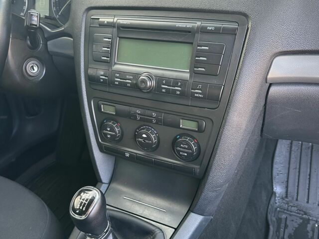 Черный Шкода Октавия, объемом двигателя 1.9 л и пробегом 300 тыс. км за 5650 $, фото 7 на Automoto.ua