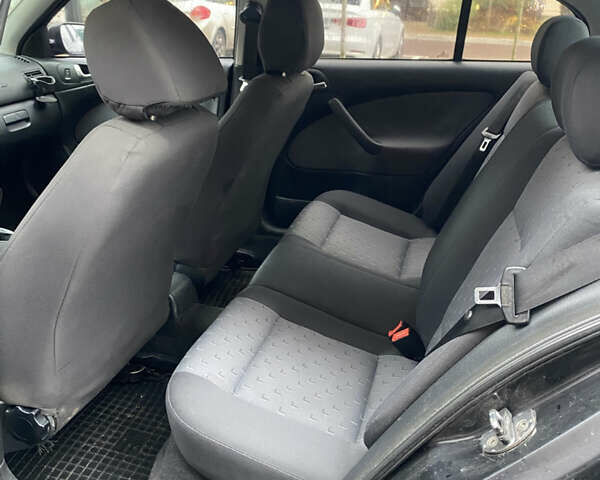 Черный Шкода Октавия, объемом двигателя 1.6 л и пробегом 359 тыс. км за 5100 $, фото 12 на Automoto.ua