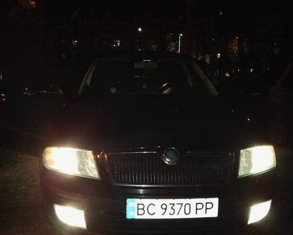 Черный Шкода Октавия, объемом двигателя 1.6 л и пробегом 215 тыс. км за 5350 $, фото 3 на Automoto.ua