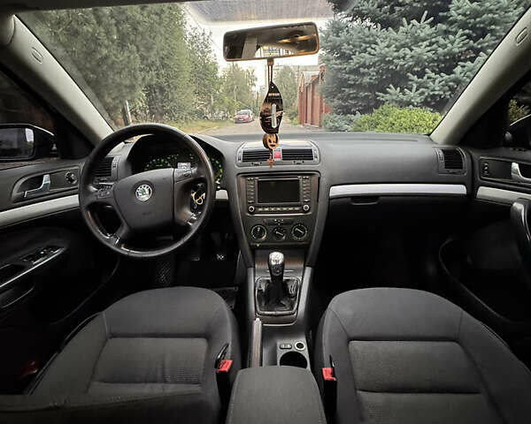 Шкода Октавия 2005 в Днепре (Днепропетровске) на Automoto.ua Черный Шкода Октавия, объемом двигателя 1.6 л и пробегом 282 тыс. км за 5500 $, фото 12 на Automoto.ua