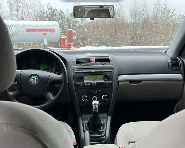 Чорний Шкода Октавія, об'ємом двигуна 1.6 л та пробігом 258 тис. км за 5800 $, фото 10 на Automoto.ua