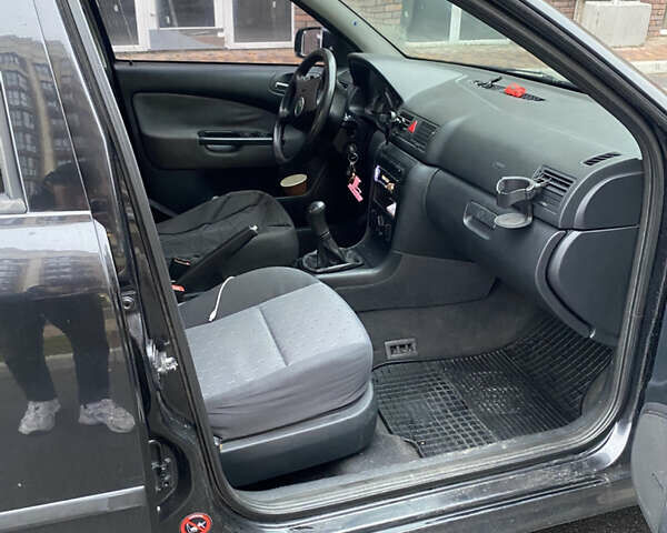 Черный Шкода Октавия, объемом двигателя 1.6 л и пробегом 359 тыс. км за 5100 $, фото 9 на Automoto.ua