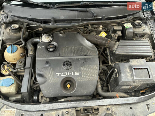 Черный Шкода Октавия, объемом двигателя 1.9 л и пробегом 298 тыс. км за 4950 $, фото 5 на Automoto.ua