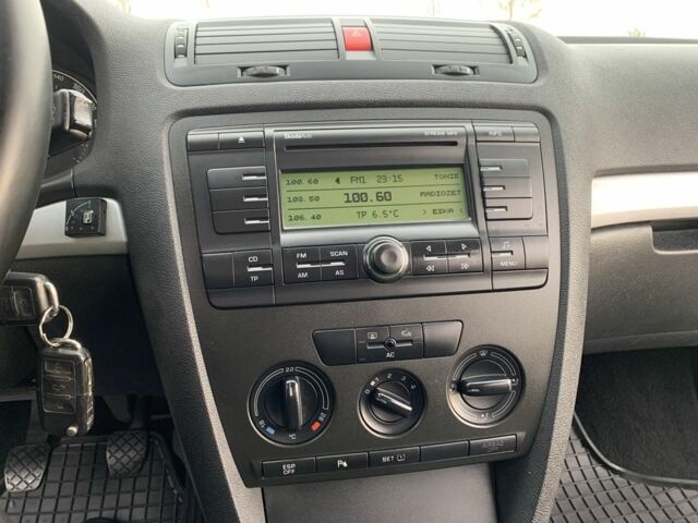 Черный Шкода Октавия, объемом двигателя 1.6 л и пробегом 180 тыс. км за 5750 $, фото 14 на Automoto.ua