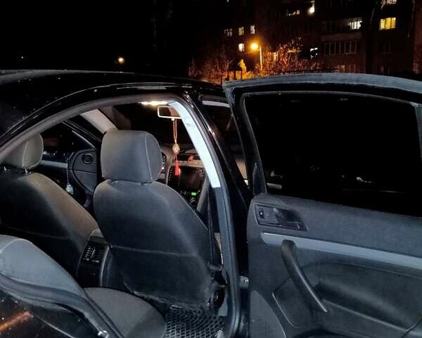 Черный Шкода Октавия, объемом двигателя 1.6 л и пробегом 215 тыс. км за 5350 $, фото 7 на Automoto.ua