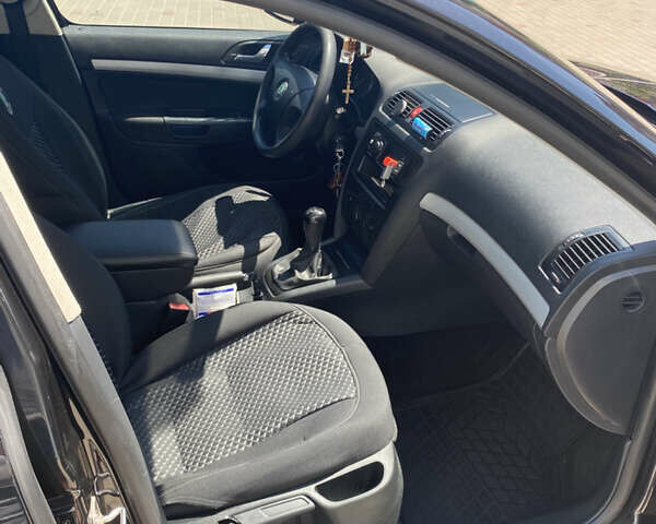 Чорний Шкода Октавія, об'ємом двигуна 1.6 л та пробігом 264 тис. км за 6500 $, фото 6 на Automoto.ua
