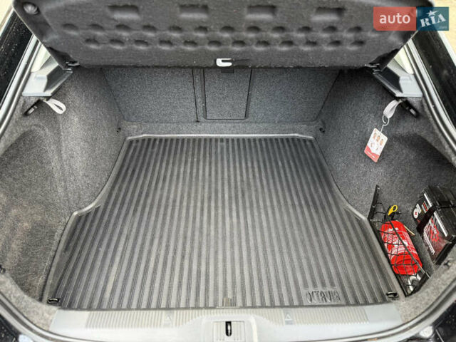 Черный Шкода Октавия, объемом двигателя 1.6 л и пробегом 210 тыс. км за 5450 $, фото 4 на Automoto.ua