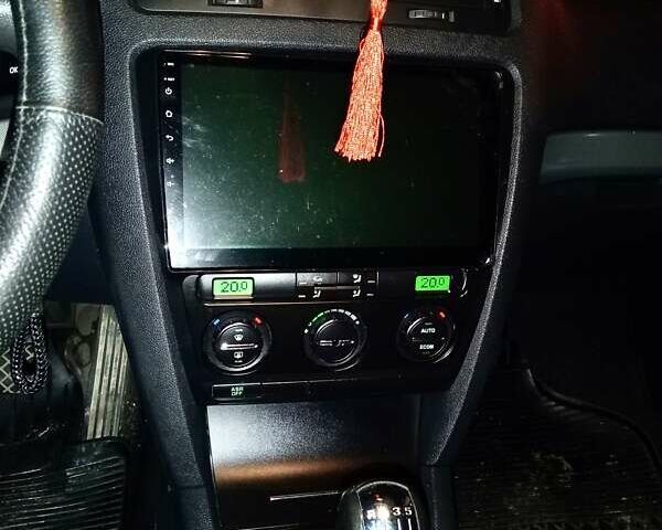 Черный Шкода Октавия, объемом двигателя 1.6 л и пробегом 215 тыс. км за 5350 $, фото 4 на Automoto.ua