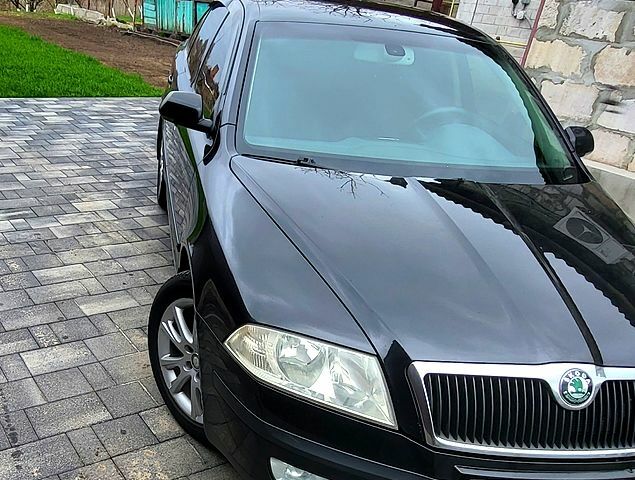 Черный Шкода Октавия, объемом двигателя 1.6 л и пробегом 285 тыс. км за 6700 $, фото 1 на Automoto.ua