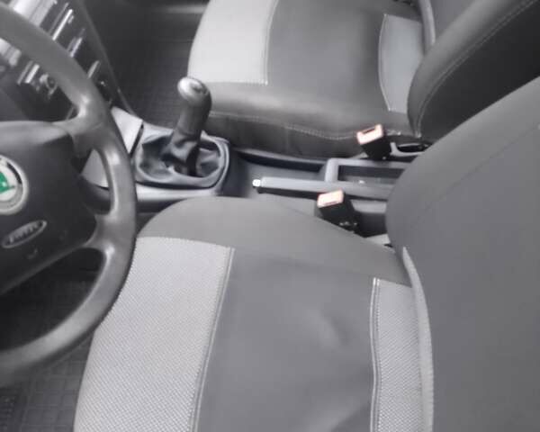 Черный Шкода Октавия, объемом двигателя 1.6 л и пробегом 180 тыс. км за 5250 $, фото 11 на Automoto.ua