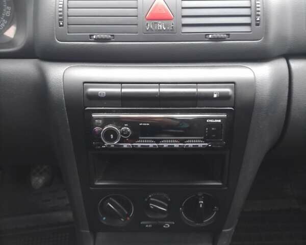 Черный Шкода Октавия, объемом двигателя 1.6 л и пробегом 180 тыс. км за 5200 $, фото 10 на Automoto.ua