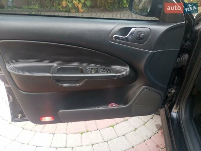 Черный Шкода Октавия, объемом двигателя 1.6 л и пробегом 194 тыс. км за 4800 $, фото 2 на Automoto.ua