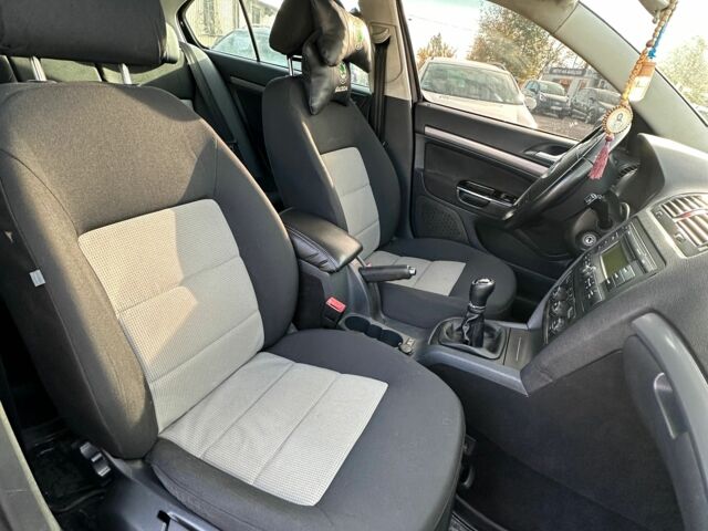 Черный Шкода Октавия, объемом двигателя 1.9 л и пробегом 300 тыс. км за 5650 $, фото 6 на Automoto.ua