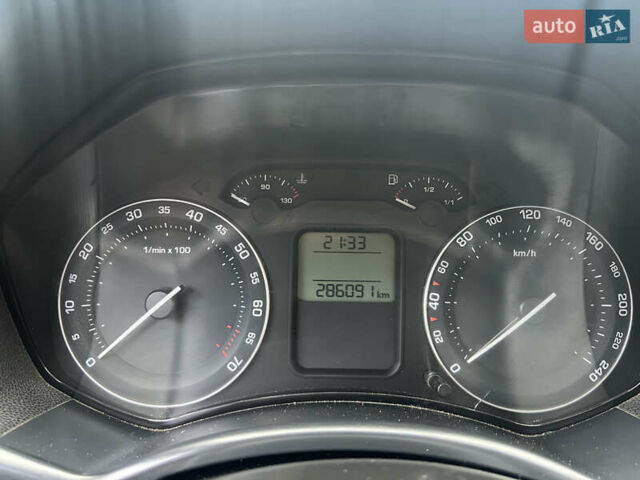 Черный Шкода Октавия, объемом двигателя 1.6 л и пробегом 287 тыс. км за 5600 $, фото 9 на Automoto.ua