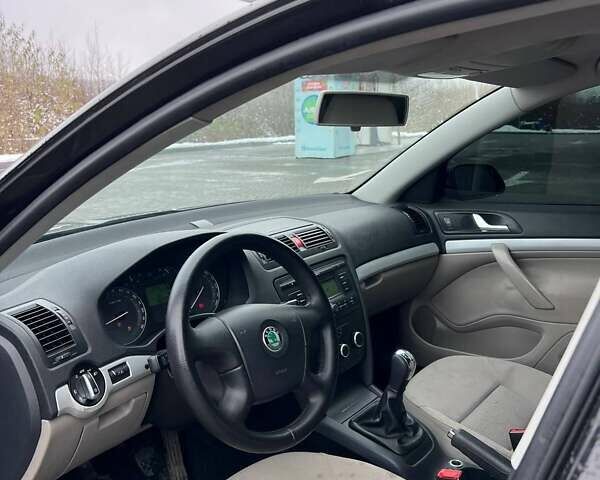 Чорний Шкода Октавія, об'ємом двигуна 1.6 л та пробігом 258 тис. км за 5800 $, фото 12 на Automoto.ua