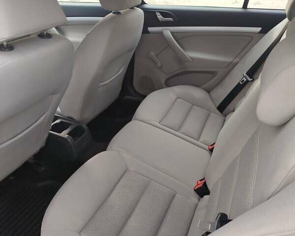 Черный Шкода Октавия, объемом двигателя 1.6 л и пробегом 235 тыс. км за 5500 $, фото 8 на Automoto.ua