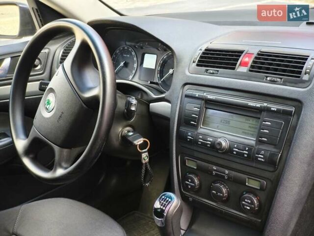 Черный Шкода Октавия, объемом двигателя 2 л и пробегом 288 тыс. км за 4999 $, фото 13 на Automoto.ua