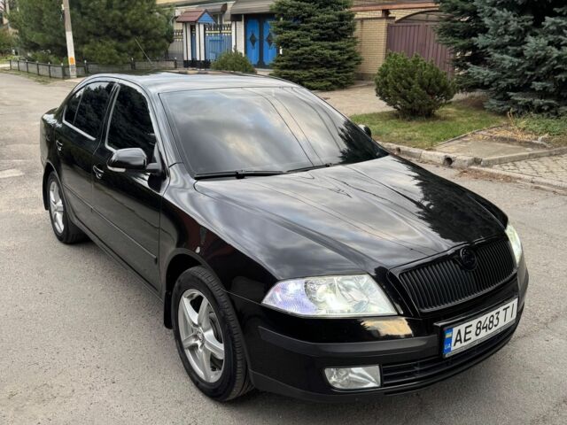 Черный Шкода Октавия, объемом двигателя 1.6 л и пробегом 280 тыс. км за 5800 $, фото 1 на Automoto.ua