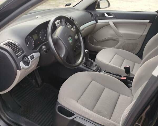 Чорний Шкода Октавія, об'ємом двигуна 1.6 л та пробігом 235 тис. км за 4450 $, фото 3 на Automoto.ua