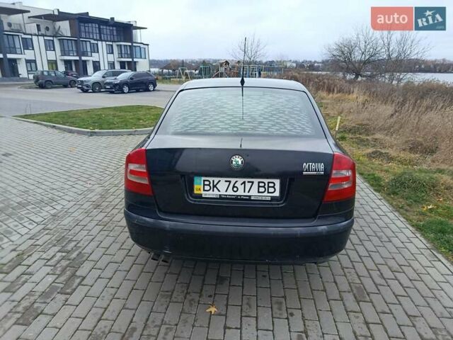 Черный Шкода Октавия, объемом двигателя 2 л и пробегом 240 тыс. км за 3500 $, фото 5 на Automoto.ua