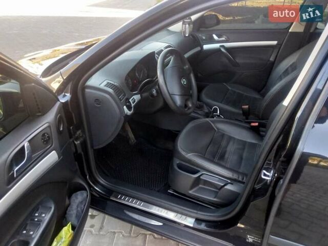Черный Шкода Октавия, объемом двигателя 1.6 л и пробегом 288 тыс. км за 6300 $, фото 2 на Automoto.ua