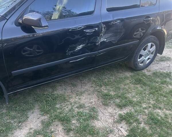 Черный Шкода Октавия, объемом двигателя 1.6 л и пробегом 253 тыс. км за 5800 $, фото 2 на Automoto.ua