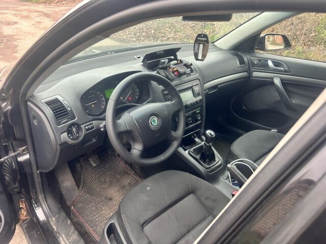 Черный Шкода Октавия, объемом двигателя 0 л и пробегом 100 тыс. км за 2800 $, фото 4 на Automoto.ua