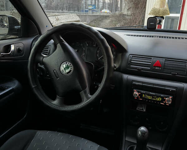 Черный Шкода Октавия, объемом двигателя 1.6 л и пробегом 250 тыс. км за 5200 $, фото 13 на Automoto.ua