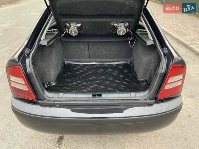 Черный Шкода Октавия, объемом двигателя 1.6 л и пробегом 292 тыс. км за 5250 $, фото 11 на Automoto.ua