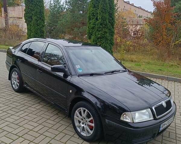 Черный Шкода Октавия, объемом двигателя 1.6 л и пробегом 300 тыс. км за 4600 $, фото 1 на Automoto.ua